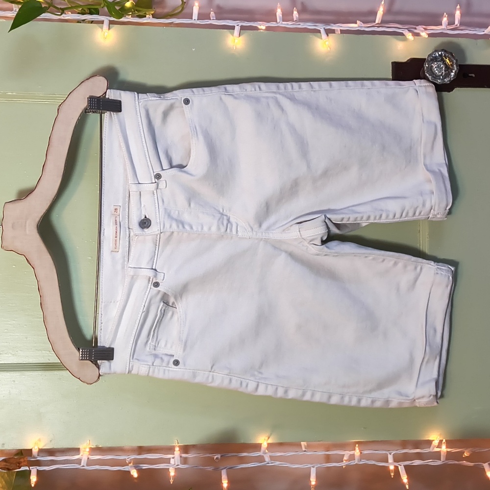 Women's Levis Off White Classic Bermuda Shorts 28